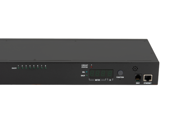 Блок  контролируемых электрических розеток NIKOMAX, SW - Switched, (включение и отключение каждой розетки, измерение общего потребления и отправка показаний через LAN), 19", 8 розеток C13, макс. нагрузка 16 А, шнур питания 3 м., вилка С20, цифровое измере