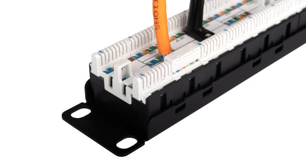 Коммутационная панель NIKOMAX 19", 1U, 48 портов, Кат.5e (Класс D), 100МГц, RJ45/8P8C, 110/KRONE, T568A/B, неэкранированная, с органайзером, черная - гарантия: 5 лет расширенная / 25 лет системная