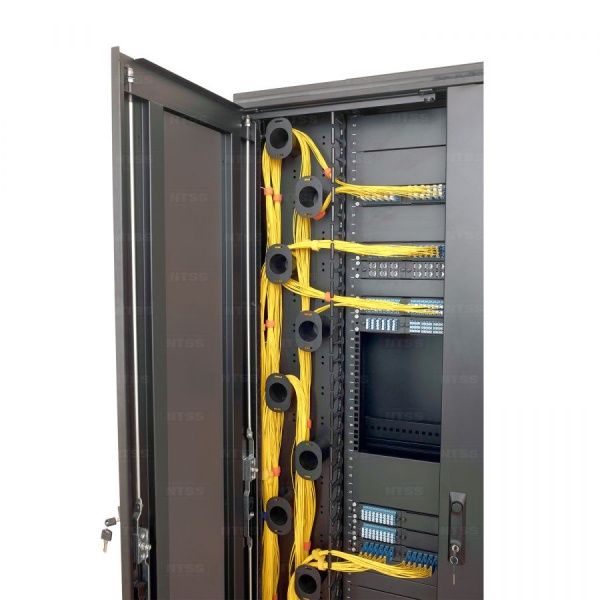 Шкаф оптический кроссовый NTSS ODF PROF 42U 900х500мм, модульные стенки, панели потолка и пола, двойные распашные глухие двери, черный RAL 9005