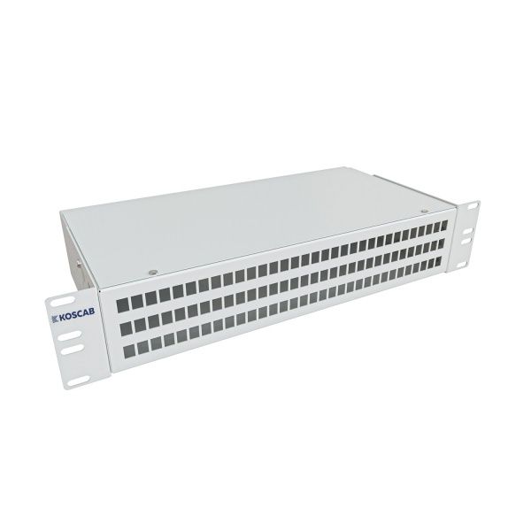 Кросс KOSCAB оптический 19'' укомплектованный 2U, 96 портов SC/UPC, 50/125 мкм ОМ3 (сплошная панель, сплайс-кассета 3шт, пигтейлы, КДЗС, адаптеры) сер