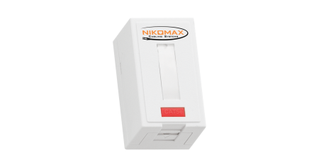 Настенная розетка NIKOMAX, 1 порт, Кат.5e (Класс D), 100МГц, RJ45/8P8C, FT-TOOL/110/KRONE, T568A/B, полный экран, со шторкой, белая - гарантия: 5 лет расширенная / 25 лет системная