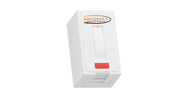 Настенная розетка NIKOMAX, 1 порт, Кат.5e (Класс D), 100МГц, RJ45/8P8C, FT-TOOL/110/KRONE, T568A/B, полный экран, со шторкой, белая - гарантия: 5 лет расширенная / 25 лет системная